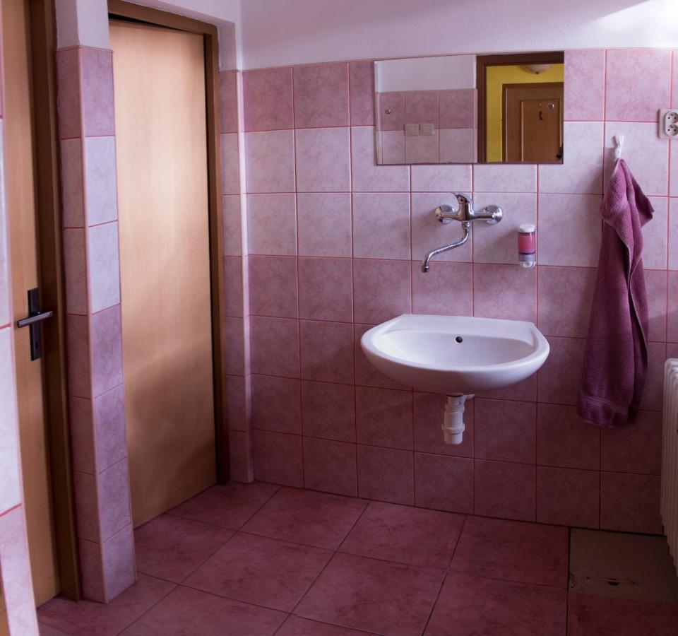 Turistická ubytovňa Forgáč Oravsky Podzamok Esterno foto